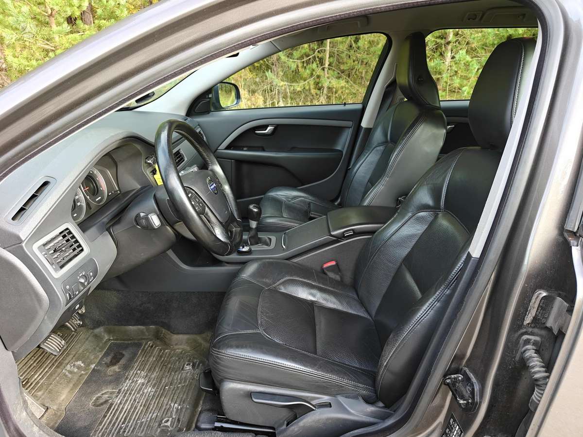 Volvo V70 2009 — photo 20