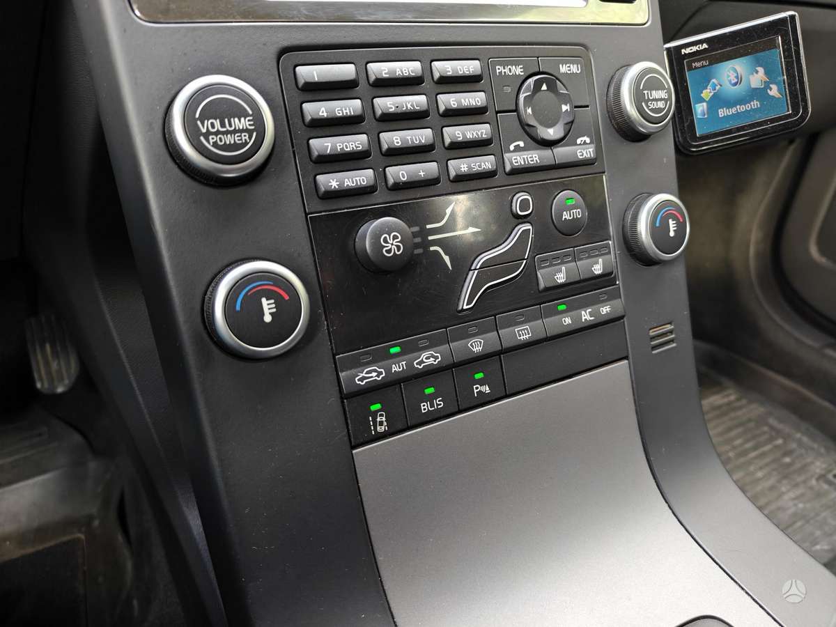 Volvo V70 2009 — photo 22