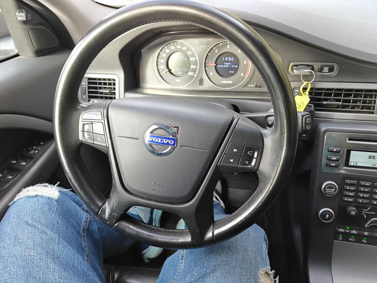 Volvo V70 2009 — photo 23