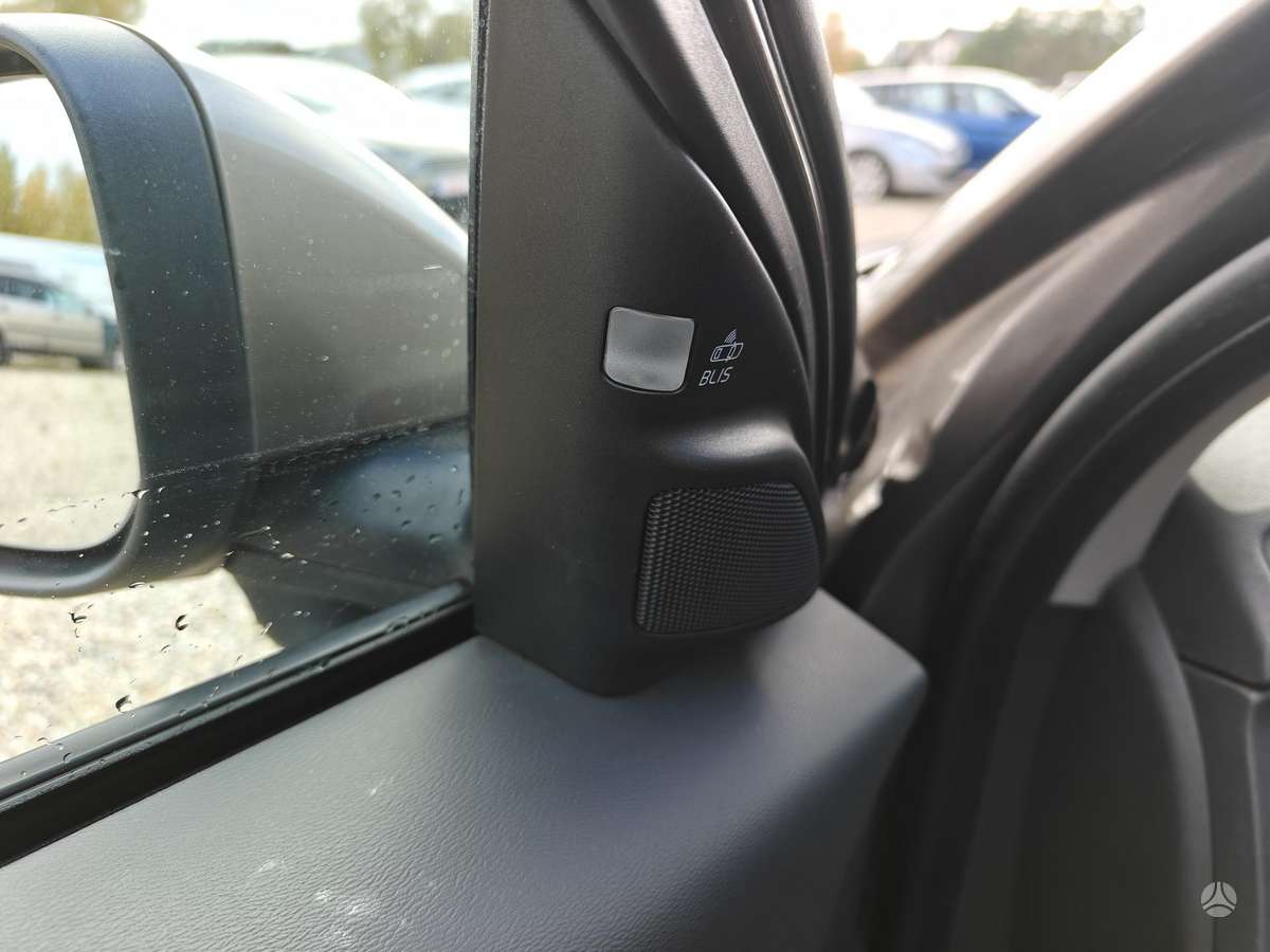 Volvo V70 2009 — photo 28
