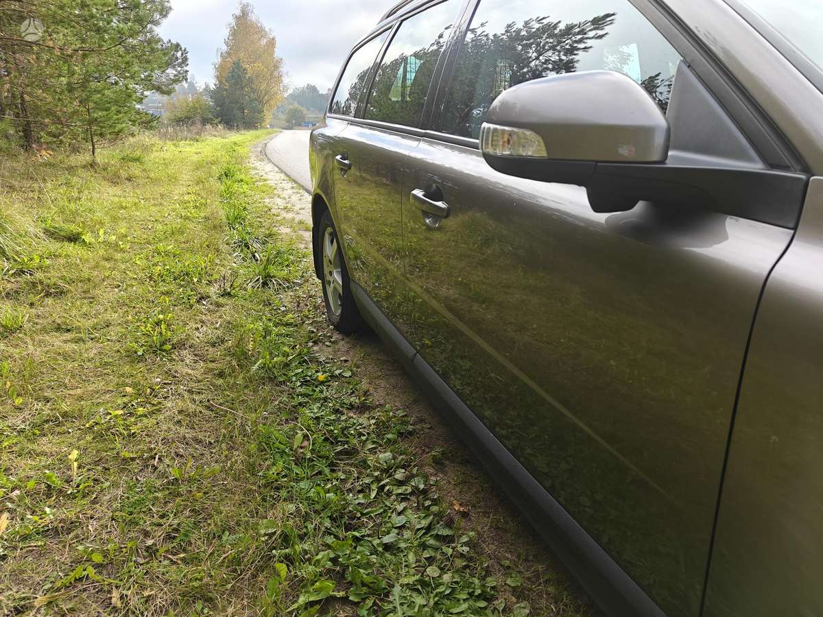 Volvo V70 2009 — photo 8