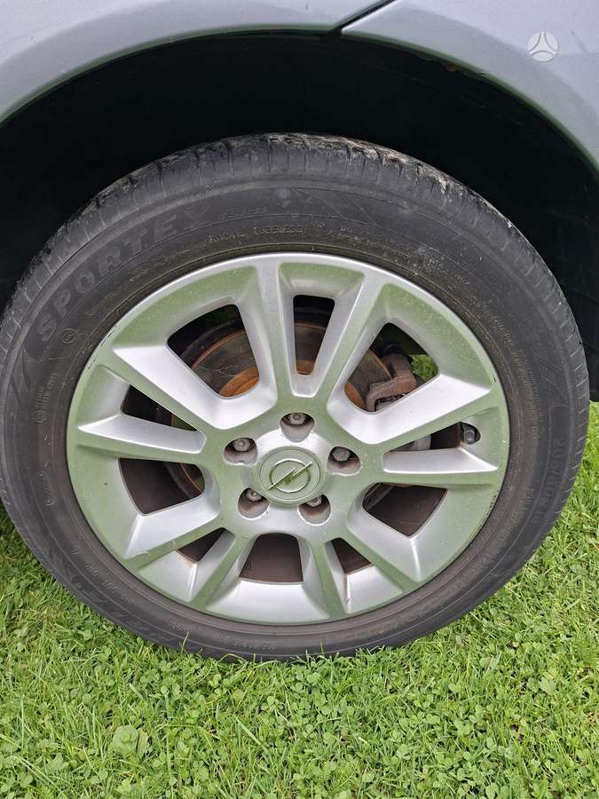 Opel Meriva 2009 — салон