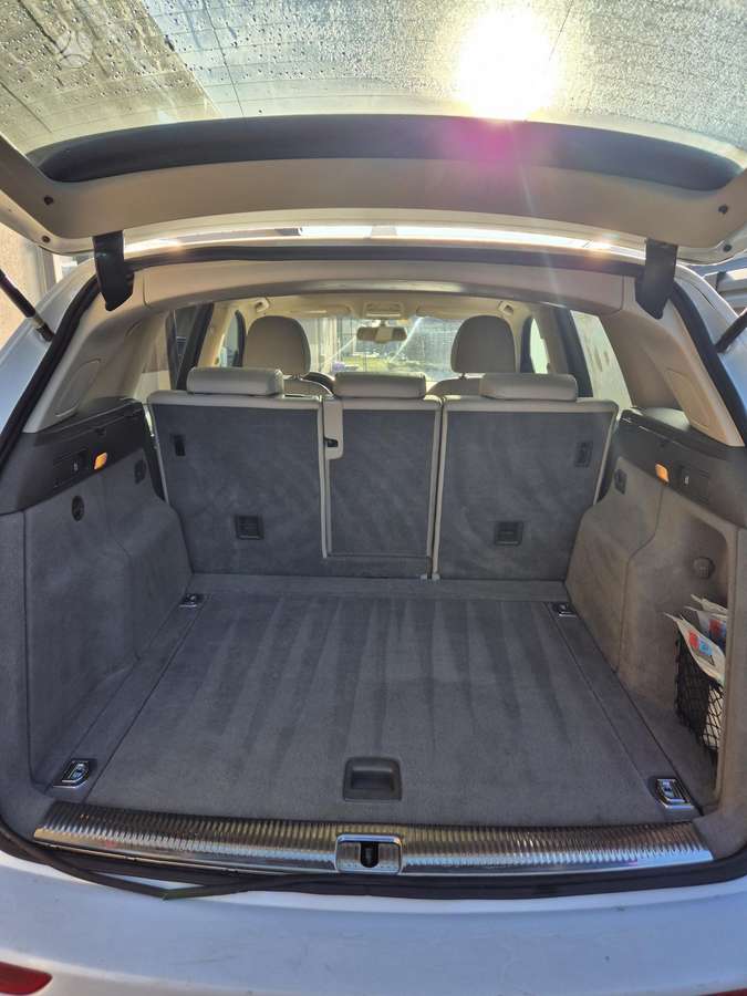 Audi Q5 2010 — interior