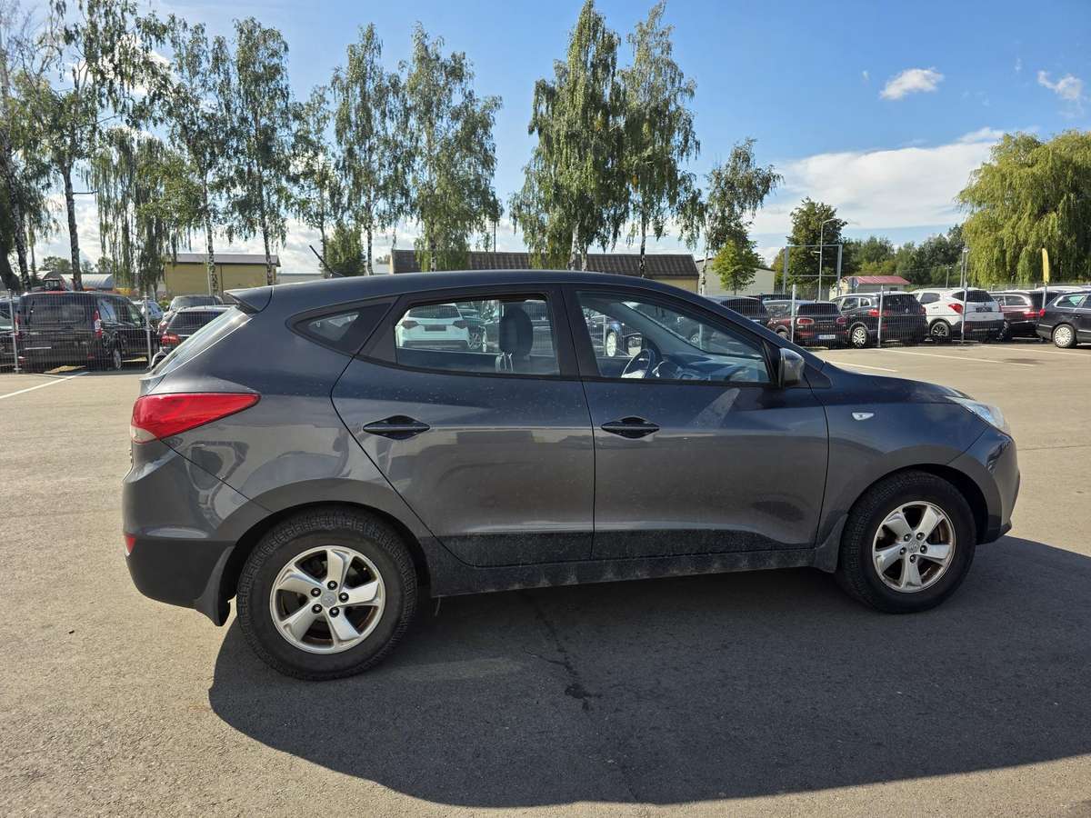 Hyundai ix35 2010 — photo 16
