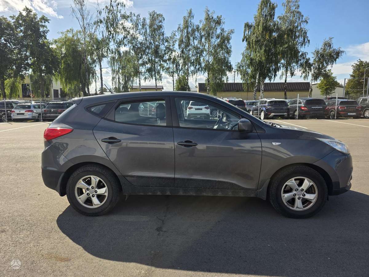 Hyundai ix35 2010 — photo 17
