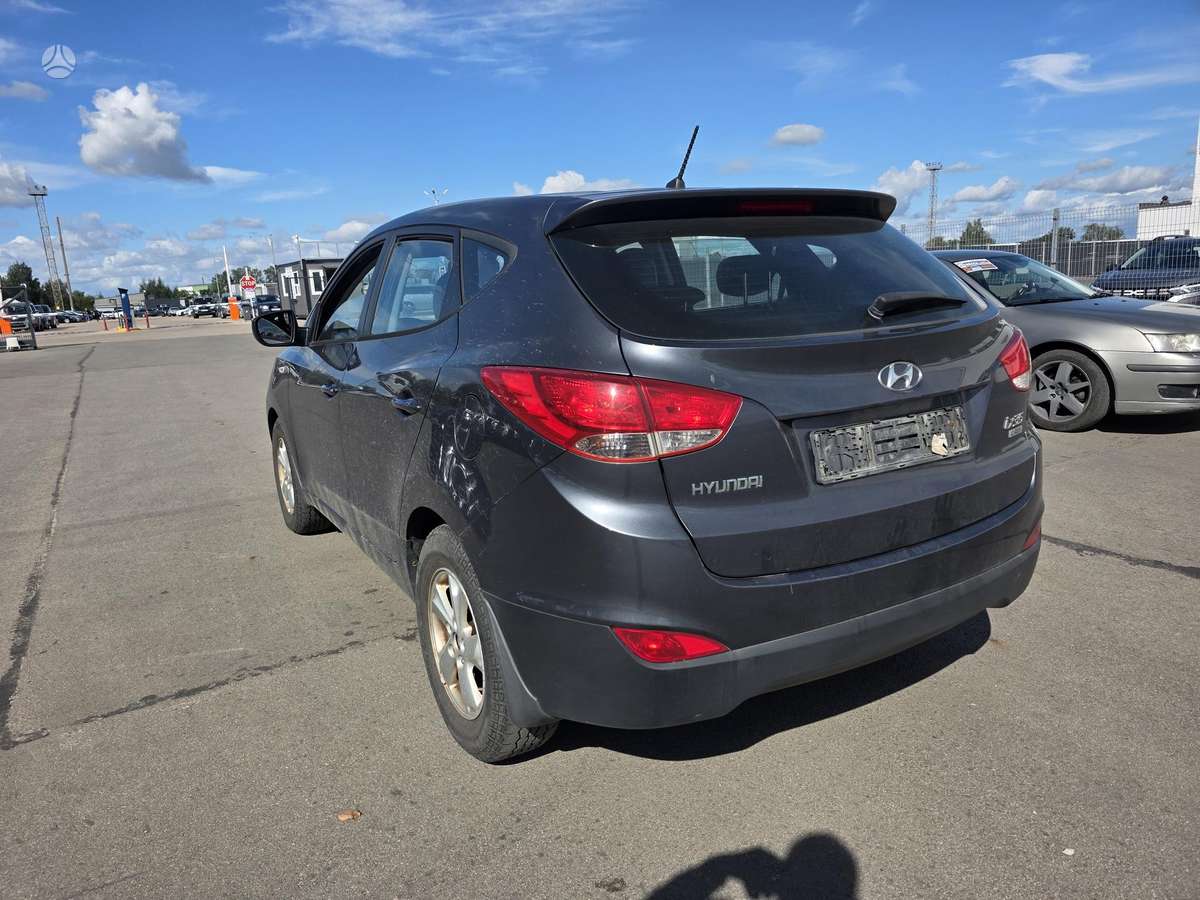 Hyundai ix35 2010 — photo 9