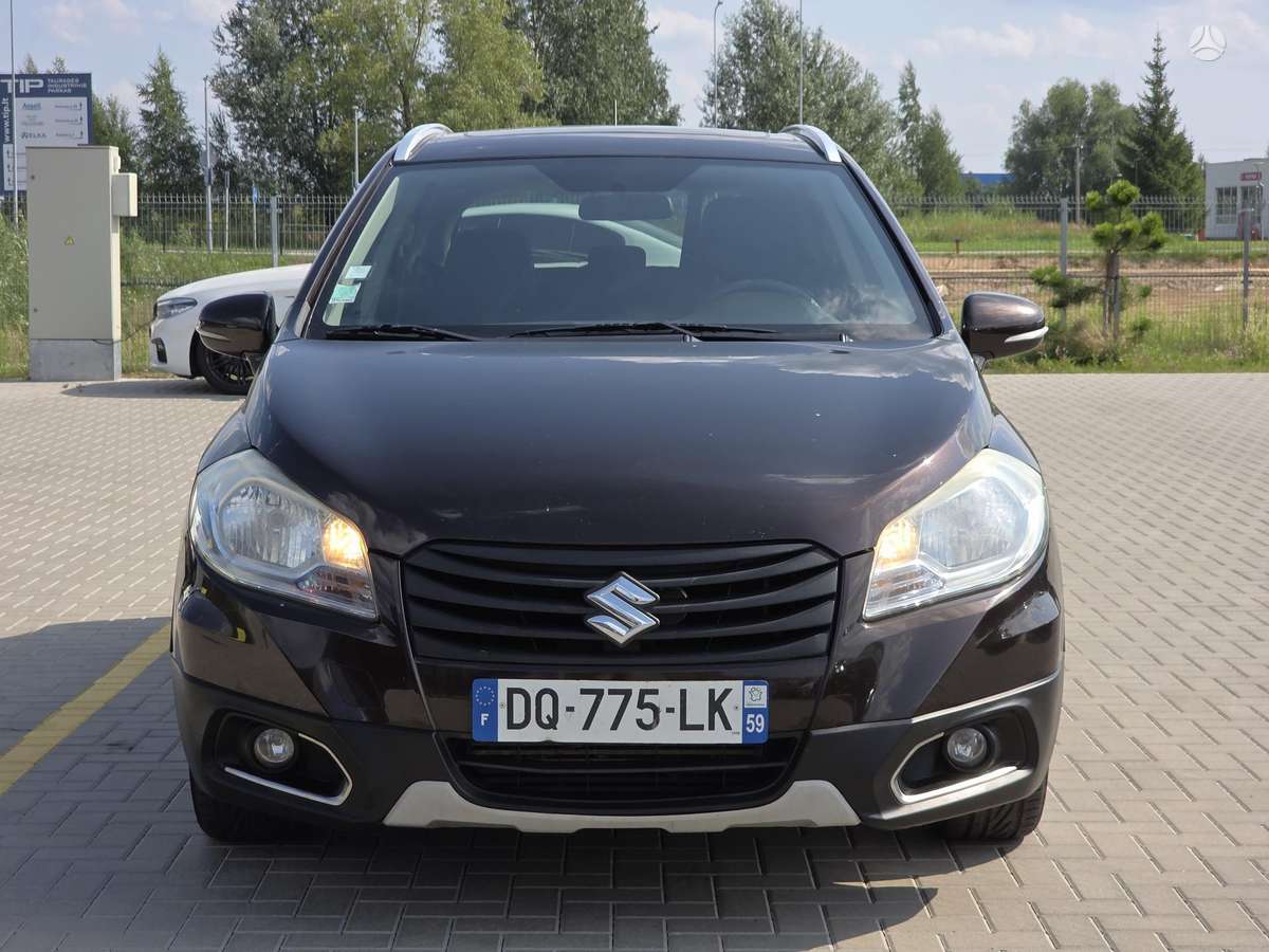 Suzuki SX4 2015 — rear view