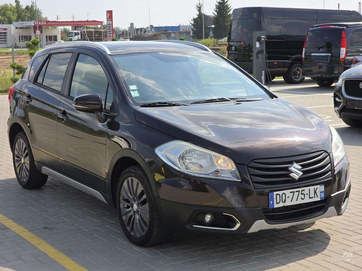 Suzuki SX4 2015 — interior
