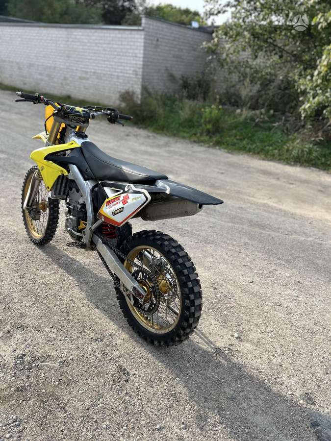 Suzuki RMZ 2012 — engine 450 cm³