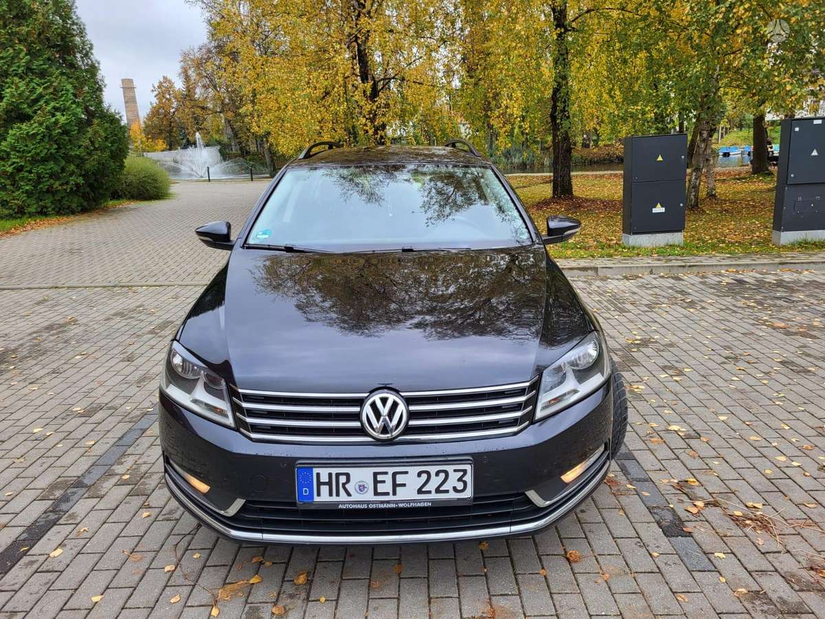 Volkswagen Passat 2011 — interior