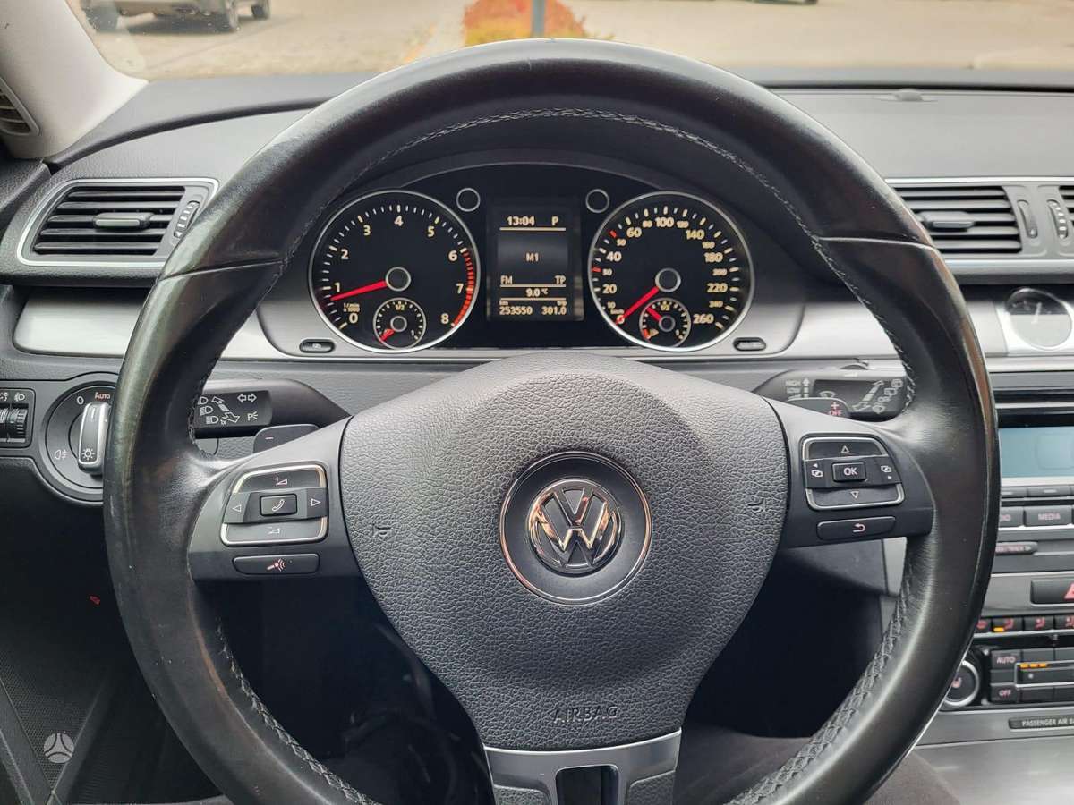 Volkswagen Passat 2011 — photo 6