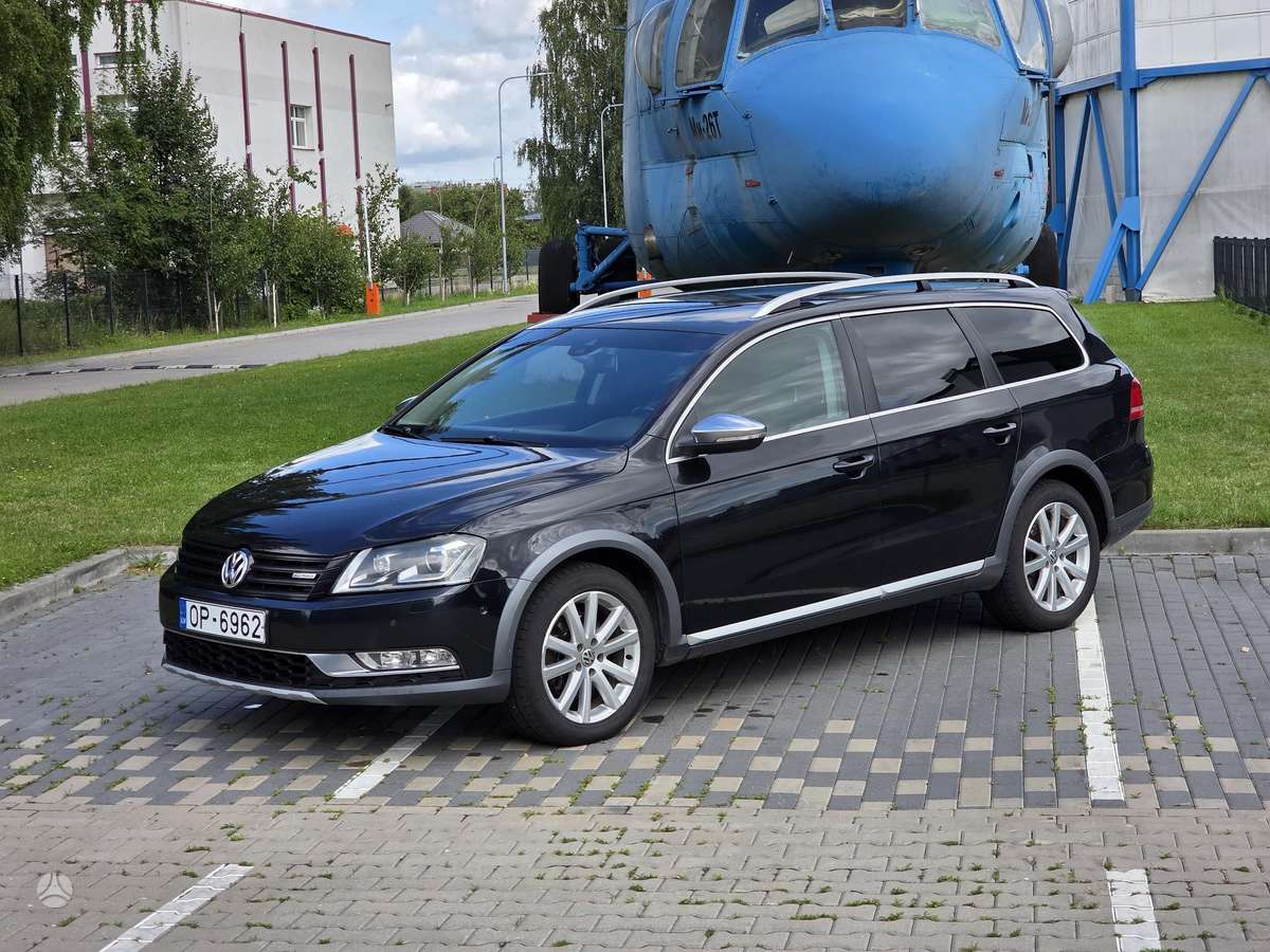 Volkswagen Passat 2013 — interior