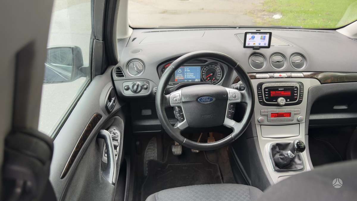 Ford Galaxy 2008 — photo 14