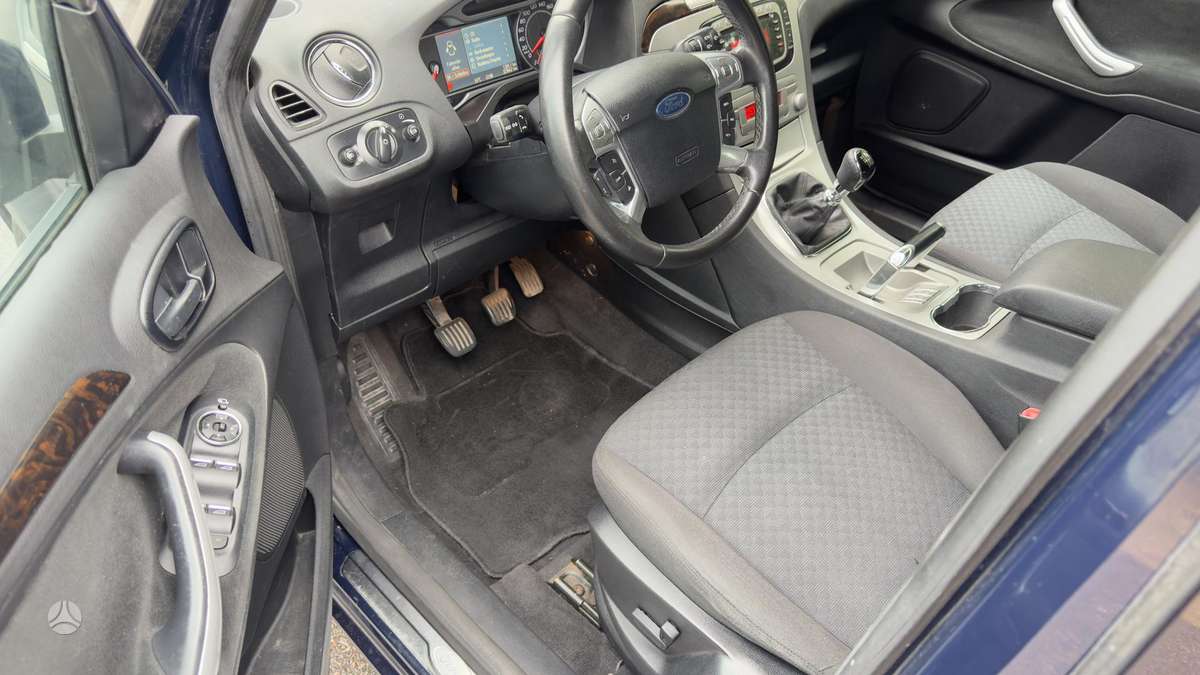Ford Galaxy 2008 — photo 16