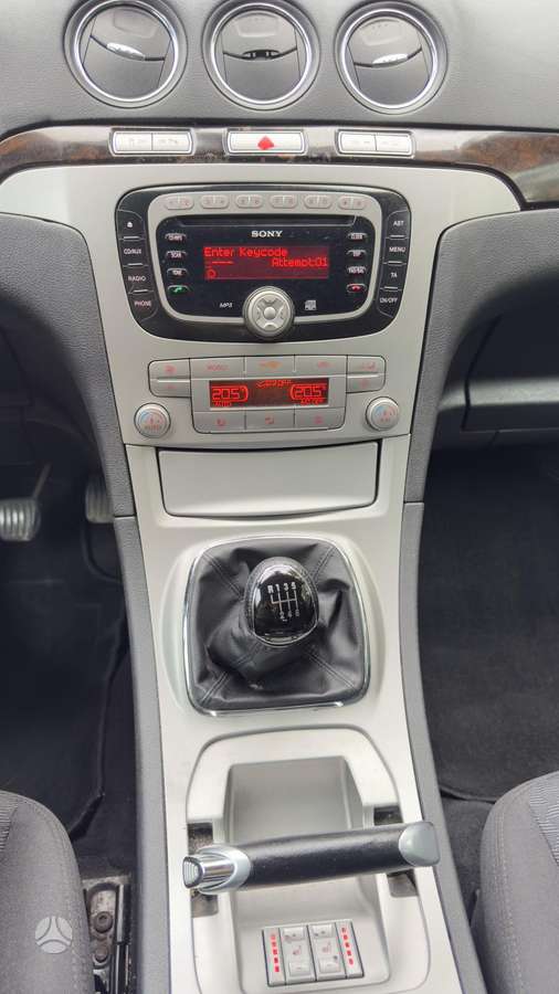 Ford Galaxy 2008 — photo 17