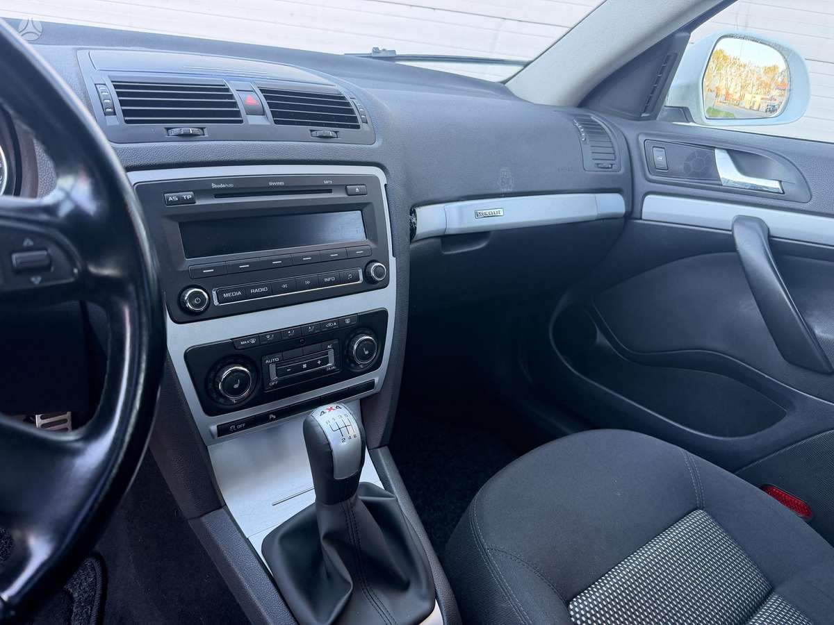 Skoda Octavia 2011 — photo 6