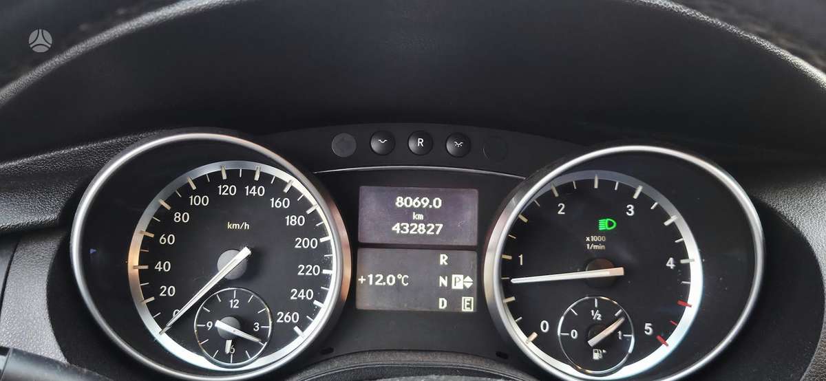 Mercedes-Benz R350 2013 — photo 10