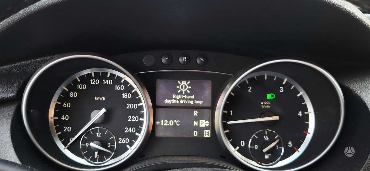 Mercedes-Benz R350 2013 — photo 11