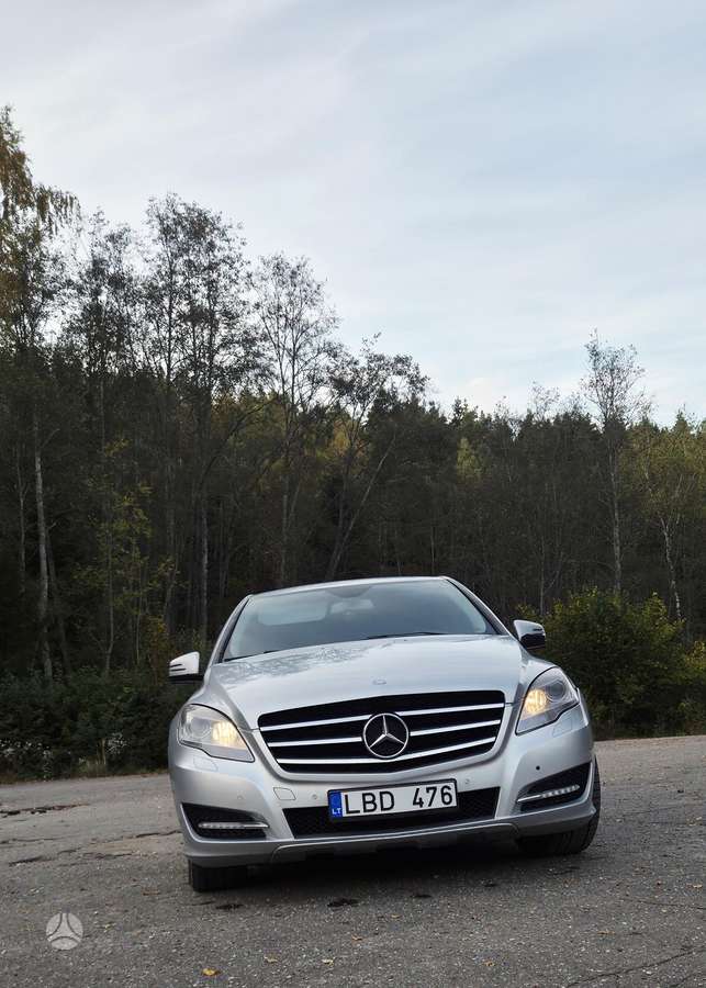 Mercedes-Benz R350 2013 — rear view