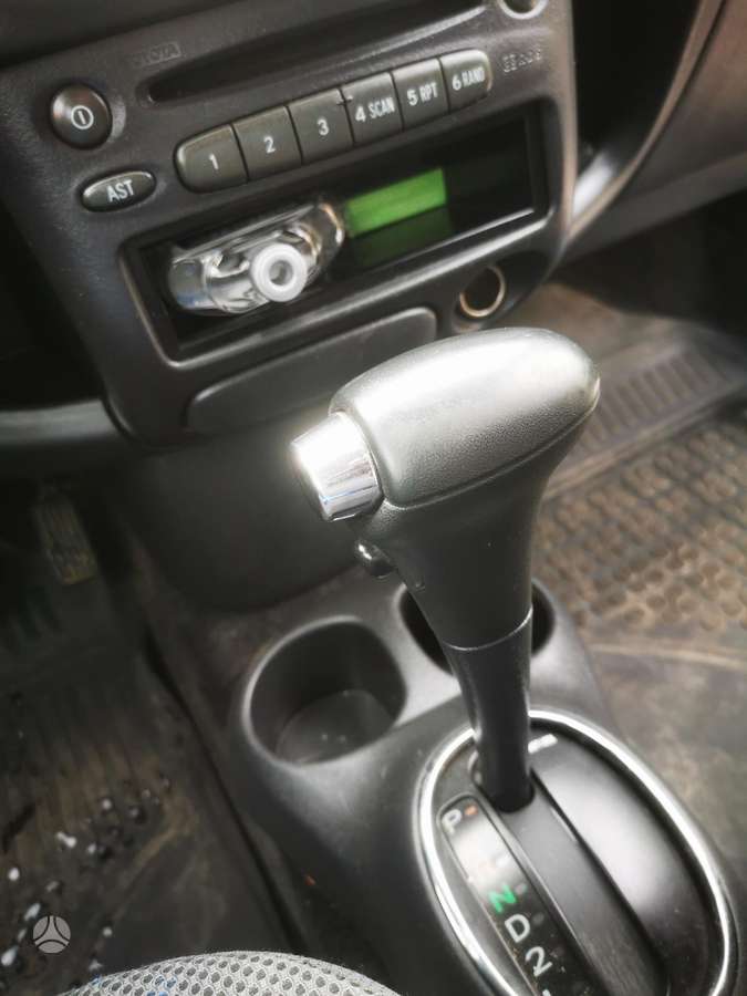 Toyota Yaris 2004 — вигляд ззаду