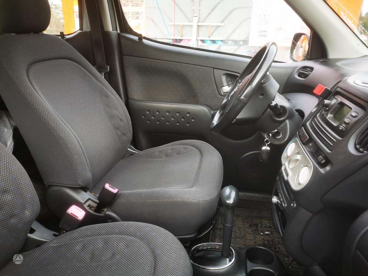 Toyota Yaris 2004 — фото 26