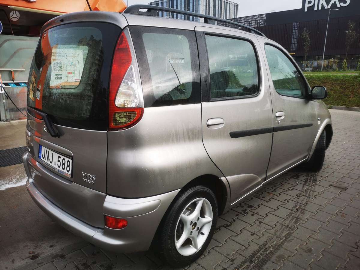 Toyota Yaris 2004 — двигун 1300 cm³, 86 HP (63kW)