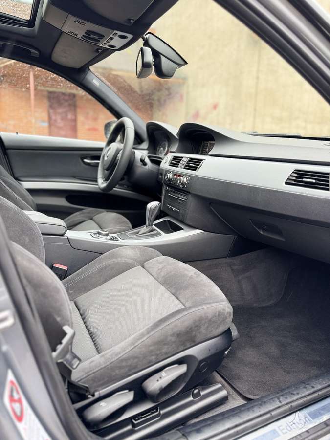 BMW 330 2012 — photo 10