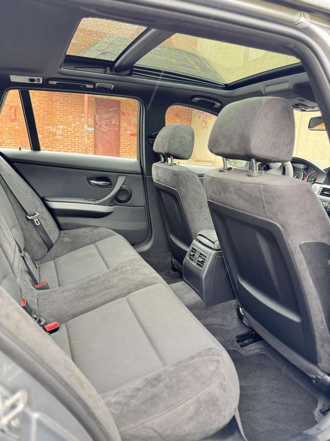 BMW 330 2012 — photo 11