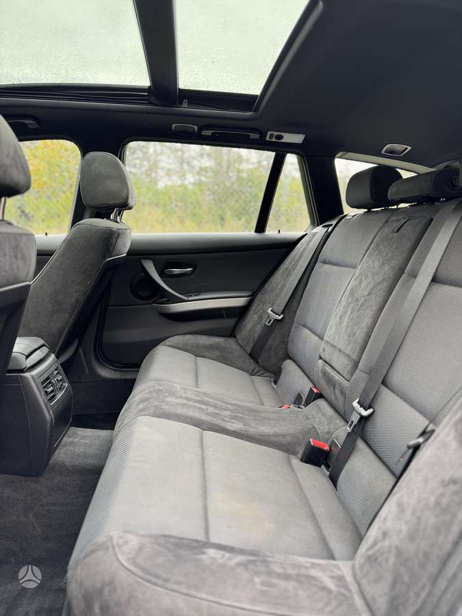 BMW 330 2012 — photo 12