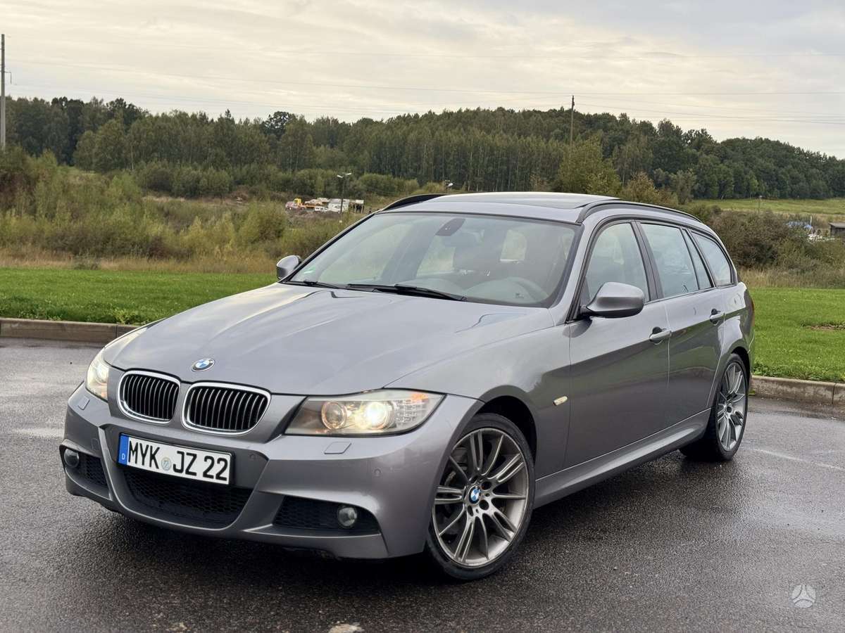 BMW 330 2012 — rear view