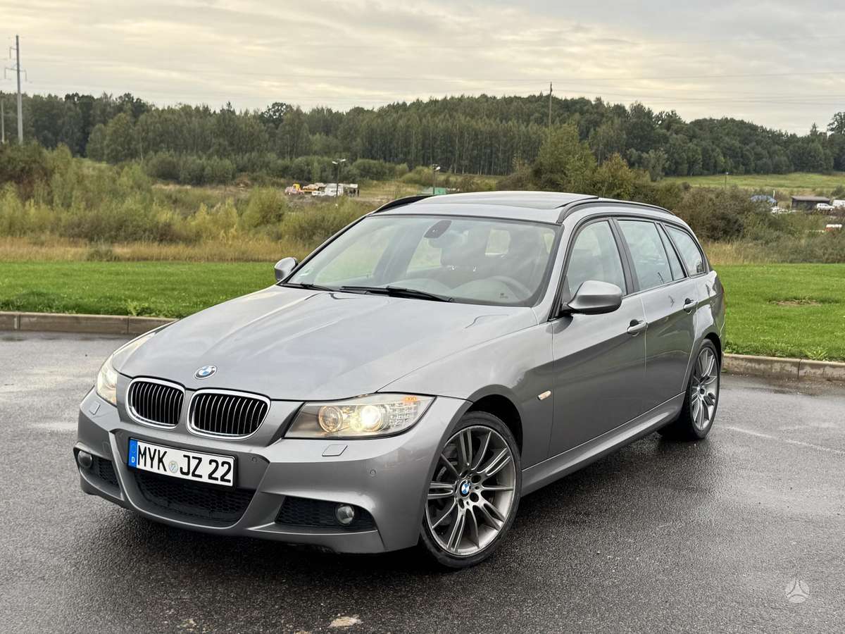 BMW 330 2012 — interior