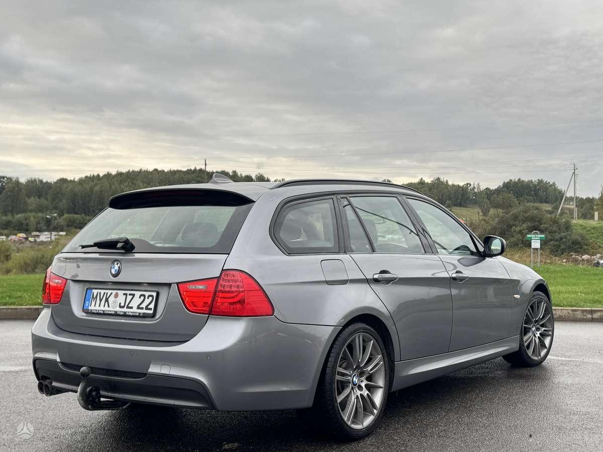 BMW 330 2012 — engine 2993 cm³, 245 HP (180kW)