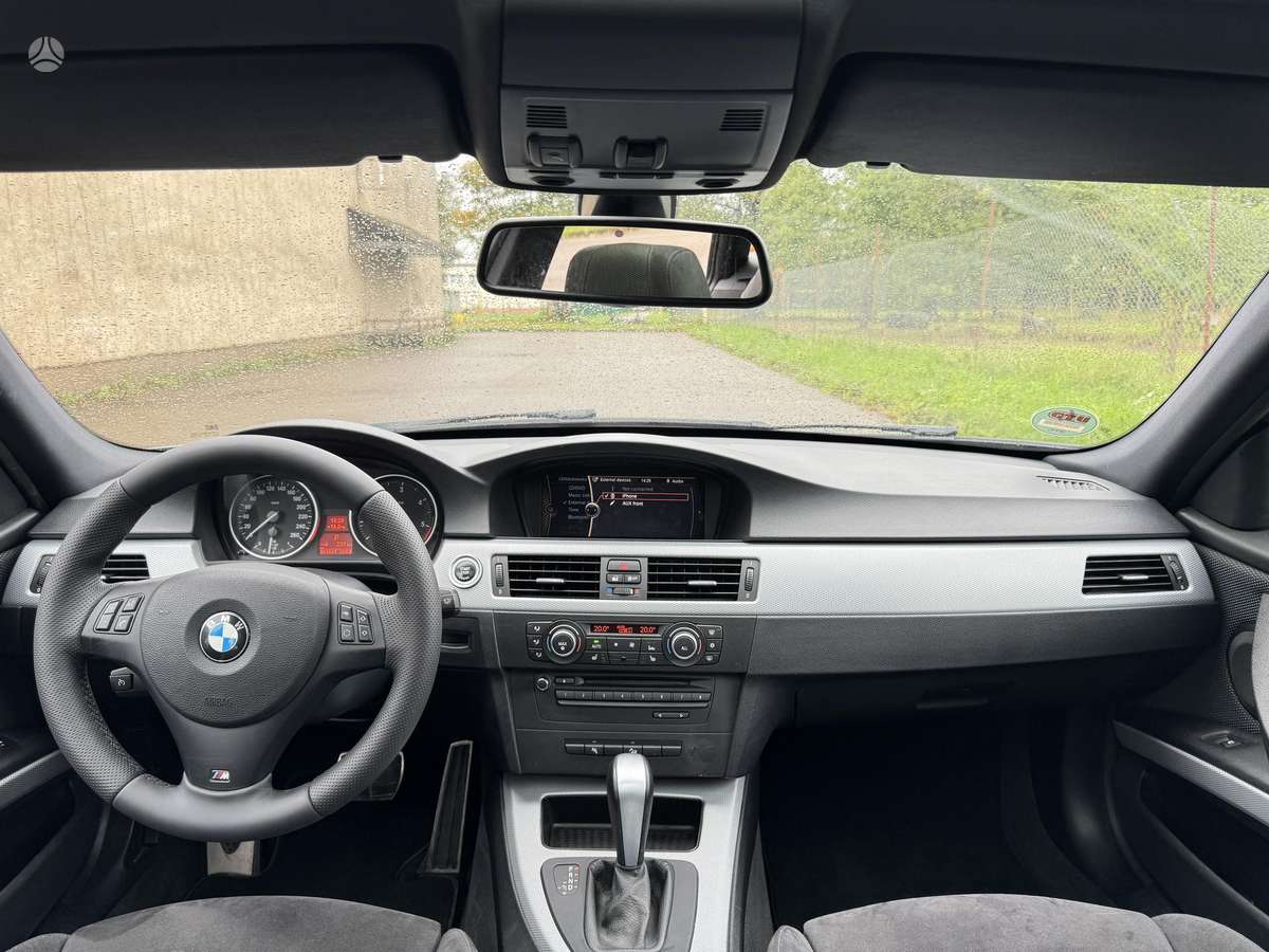 BMW 330 2012 — photo 8