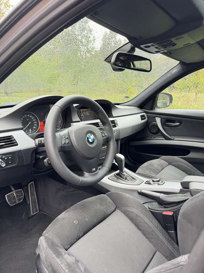 BMW 330 2012 — photo 9