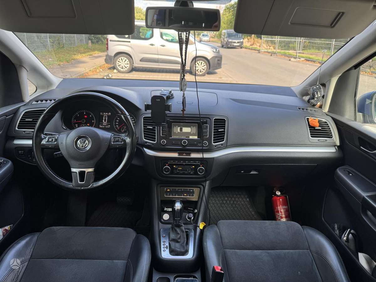 Volkswagen Sharan 2011 — photo 9