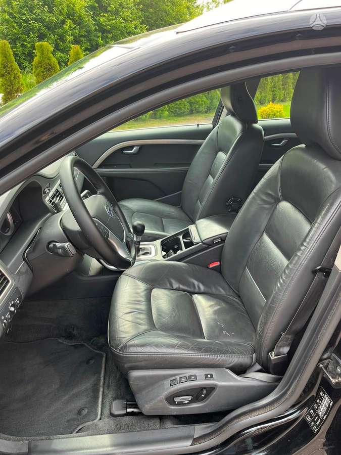 Volvo V70 2010 — photo 10