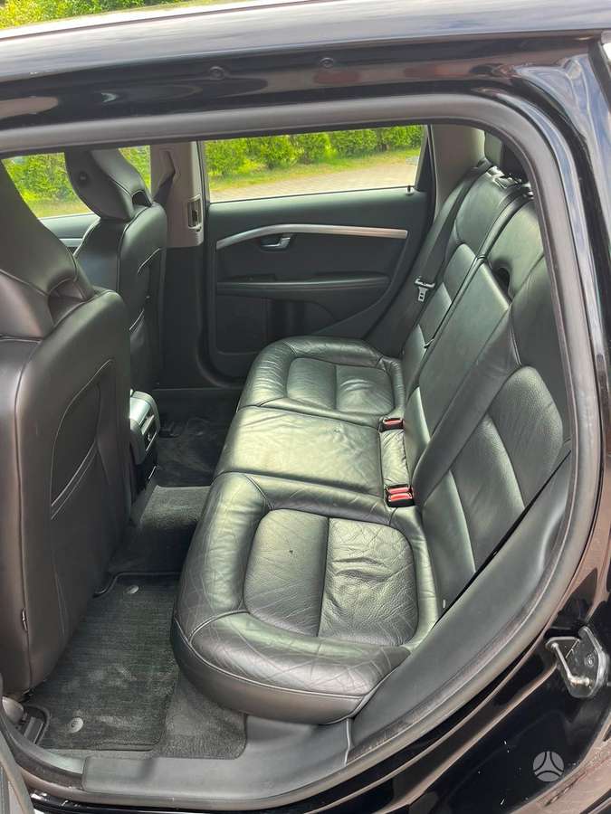 Volvo V70 2010 — photo 12
