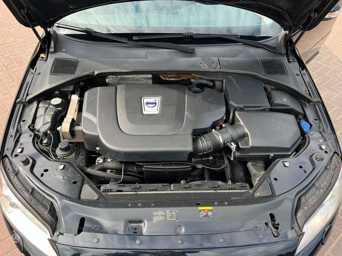 Volvo V70 2010 — photo 14