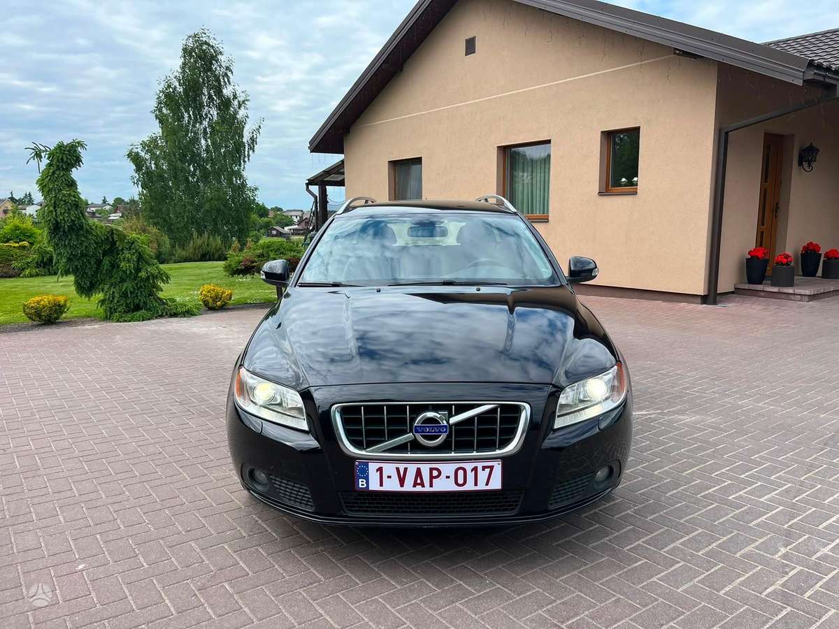 Volvo V70 2010 — photo 7