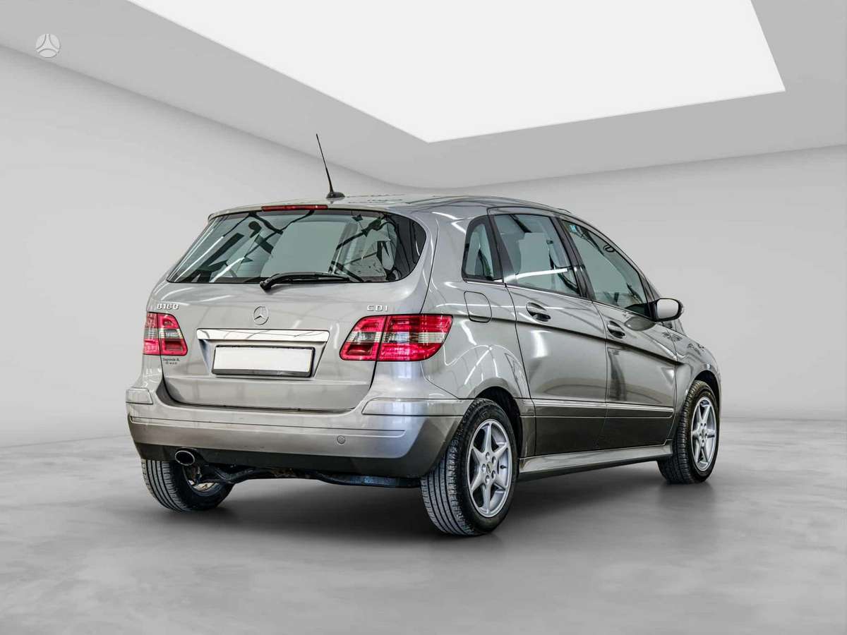 Mercedes-Benz B180 2008 — interior