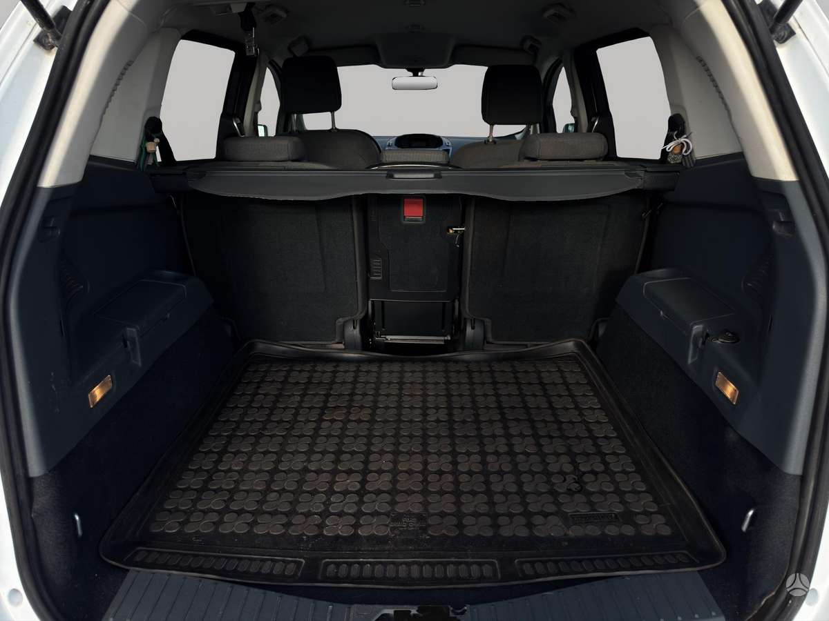 Ford Grand 2014 — photo 10