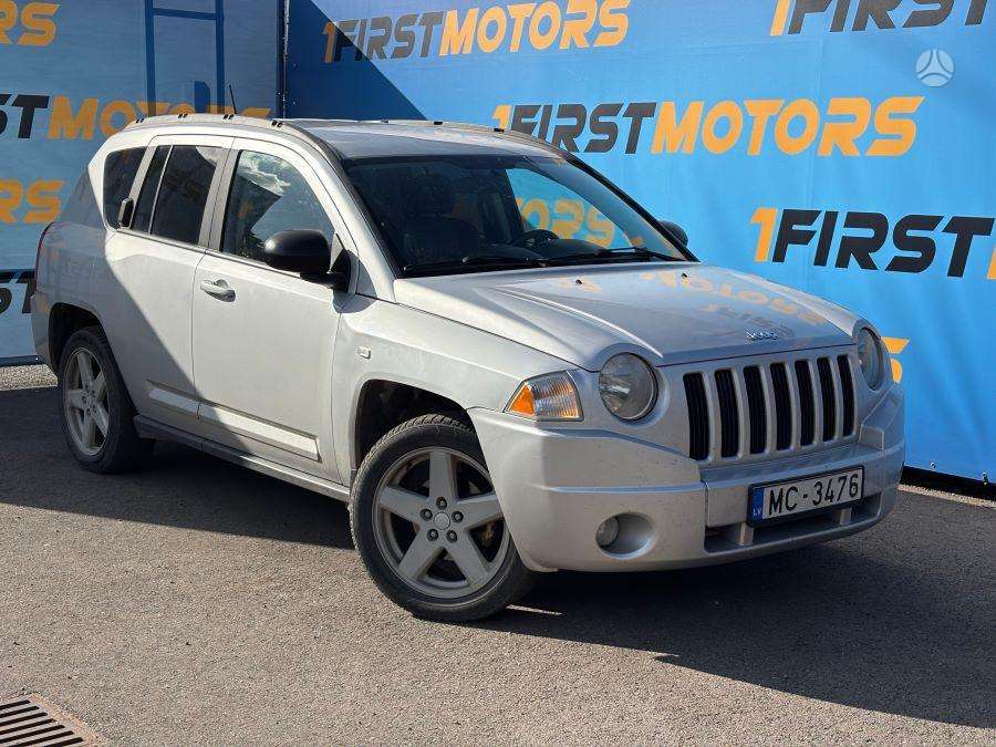 Jeep Compass 2010 — салон
