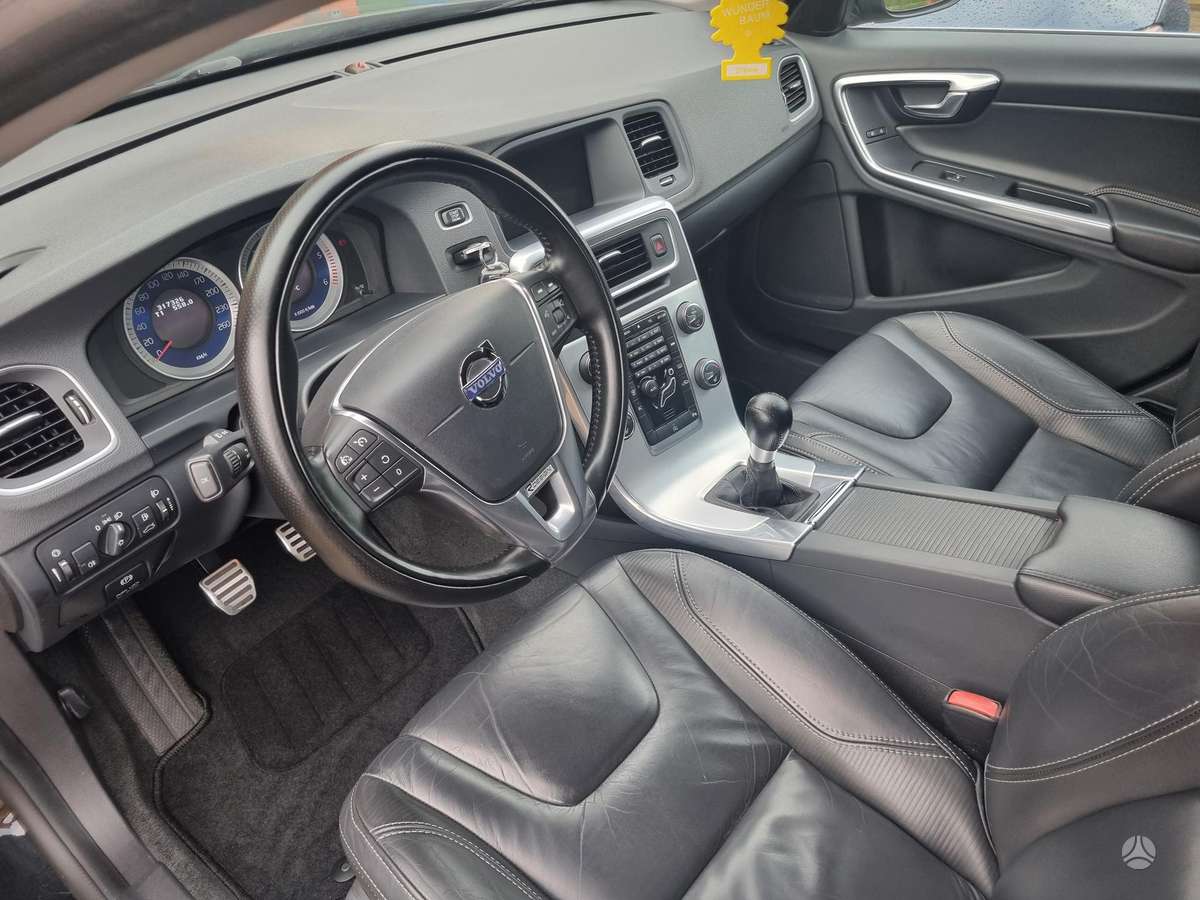 Volvo V60 2013 — photo 19