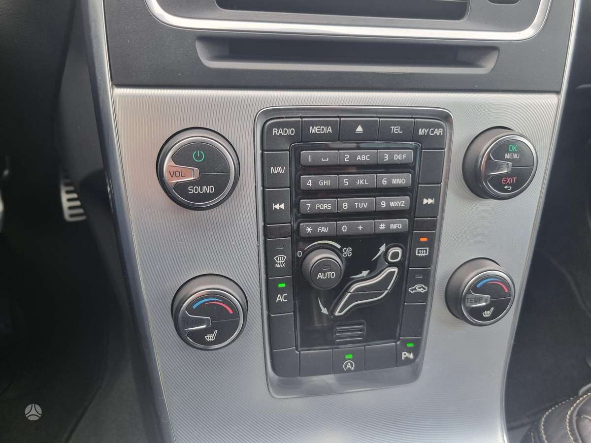 Volvo V60 2013 — photo 25