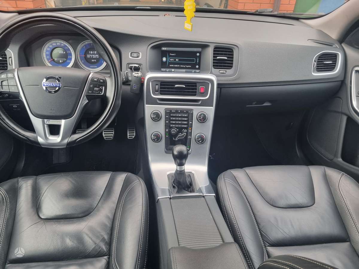 Volvo V60 2013 — photo 31