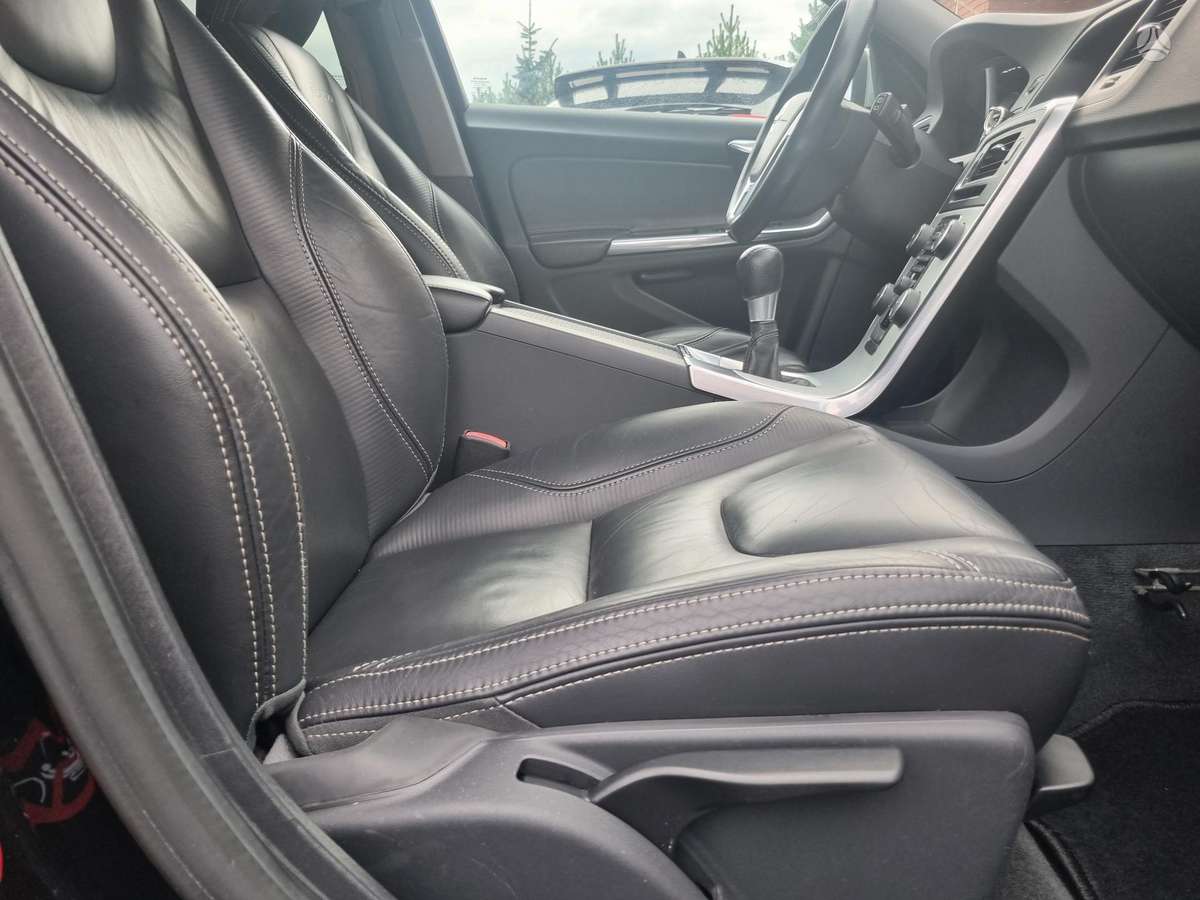 Volvo V60 2013 — photo 33