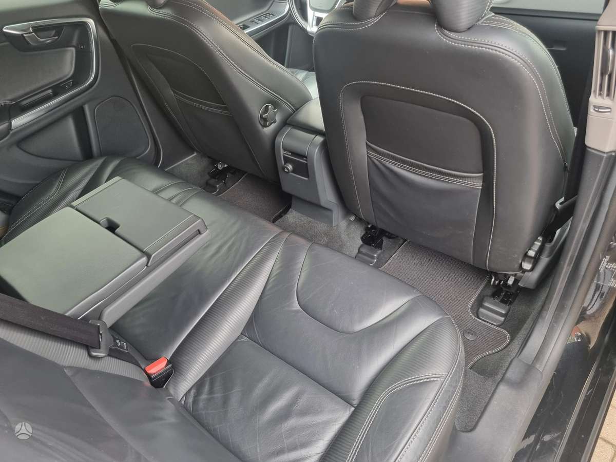 Volvo V60 2013 — photo 35