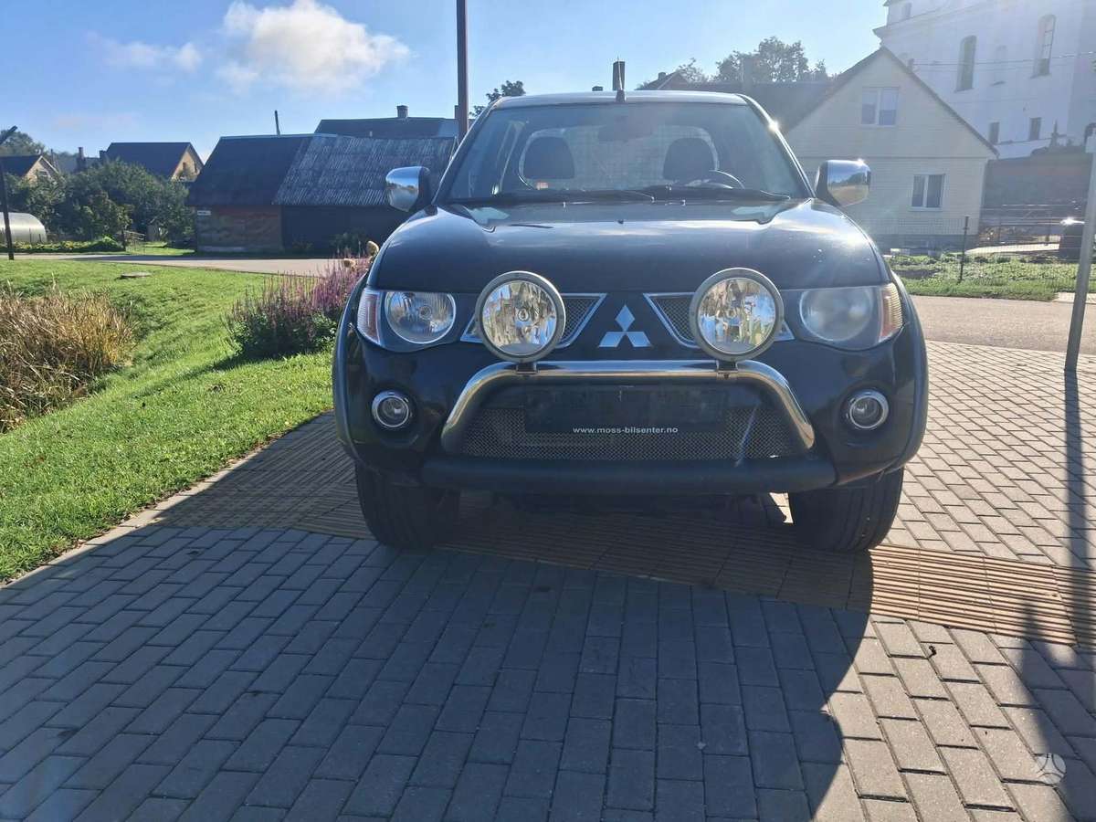 Mitsubishi L200 2008 — rear view