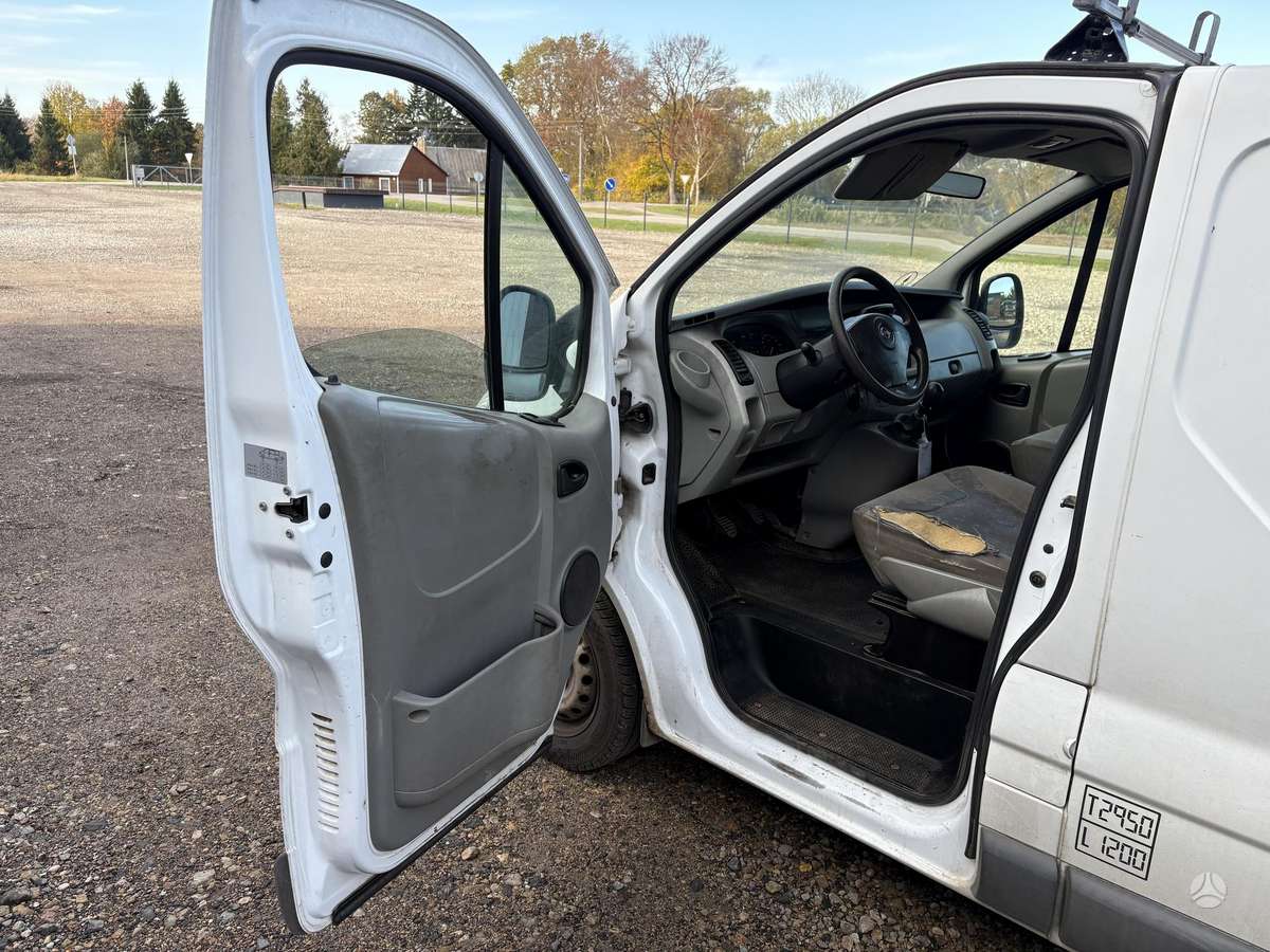 Opel Vivaro 2004 — photo 17