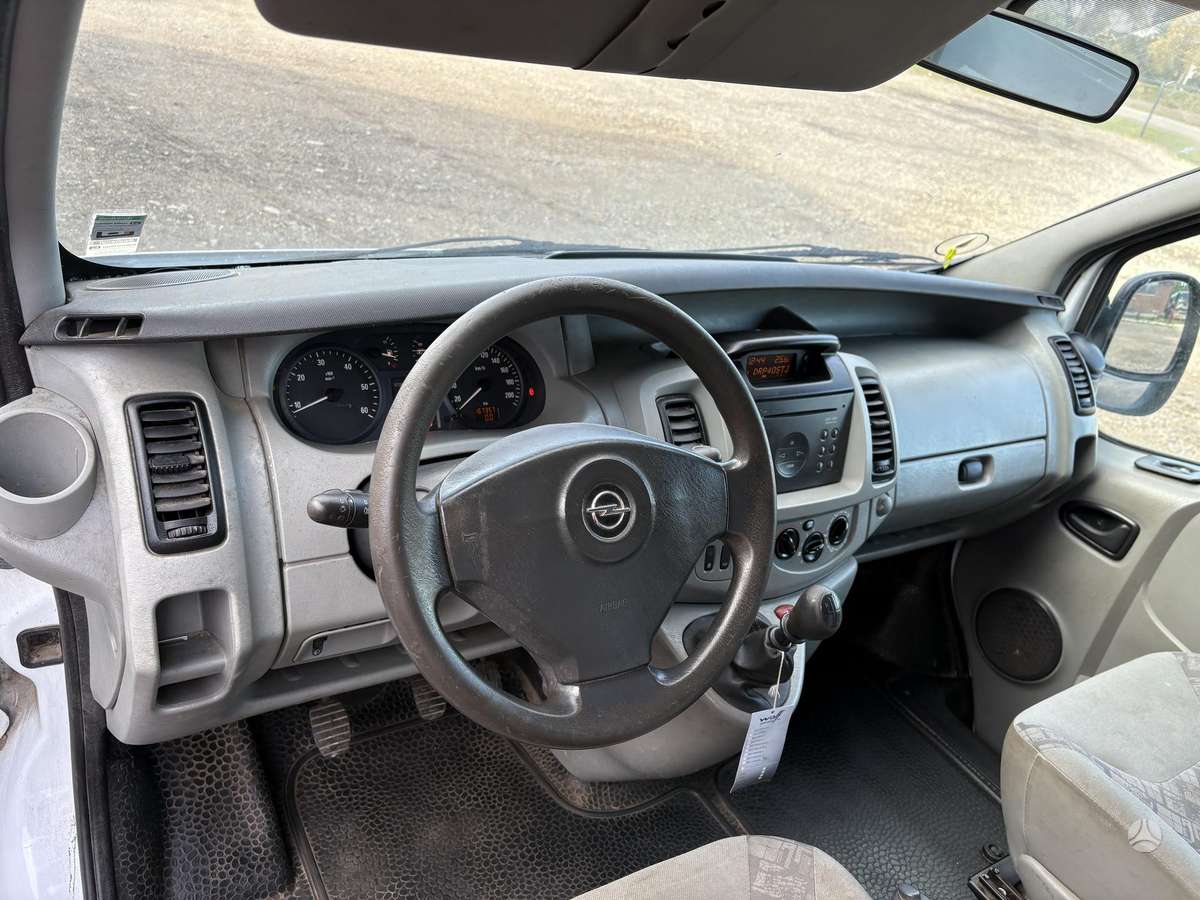 Opel Vivaro 2004 — photo 19